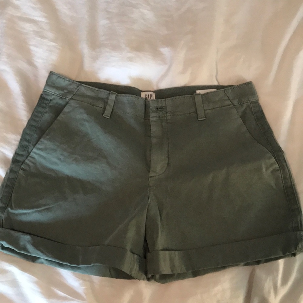 Gap girlfriend chino shorts